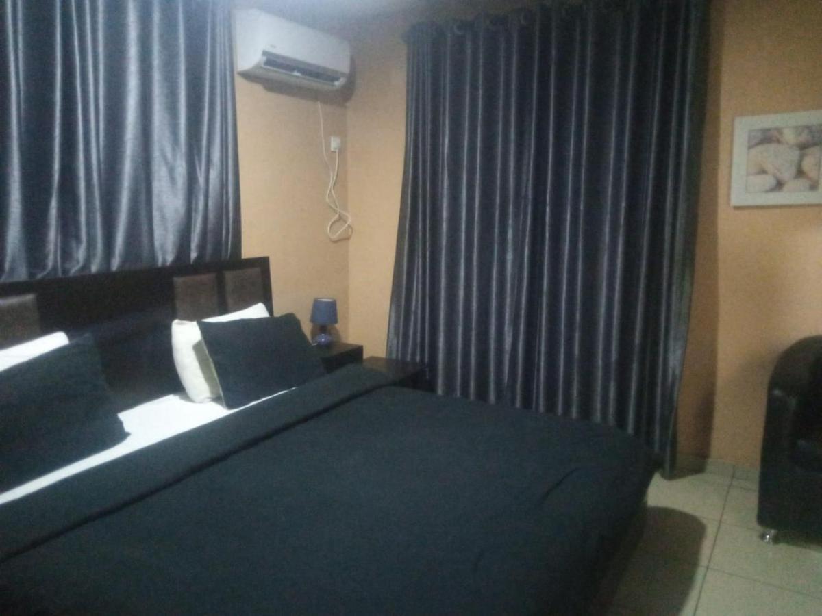 Staycation Suites And Apartment Lagos Zewnętrze zdjęcie